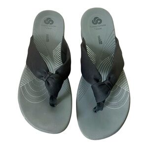 Clarks Women’s Cloudsteppers™ Arla Kaylie Slip-On Thong Sandals Black Size 8